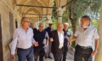 وزير التعاون الاقليمي عيساوي فريج بزيارة خاصة لمسجد الجزار 